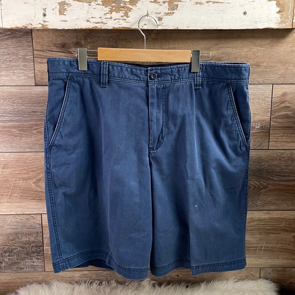Men’s IZOD Saltwater Shorts, Size 40 Waist, Inseam 10.5, Blue